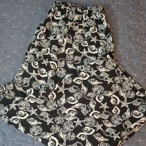 Kim Rogers Black and White Shell Print Cropped Pants size 10
